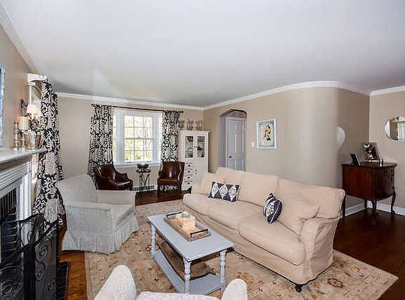 4th image of 1316 Glenoak Ln