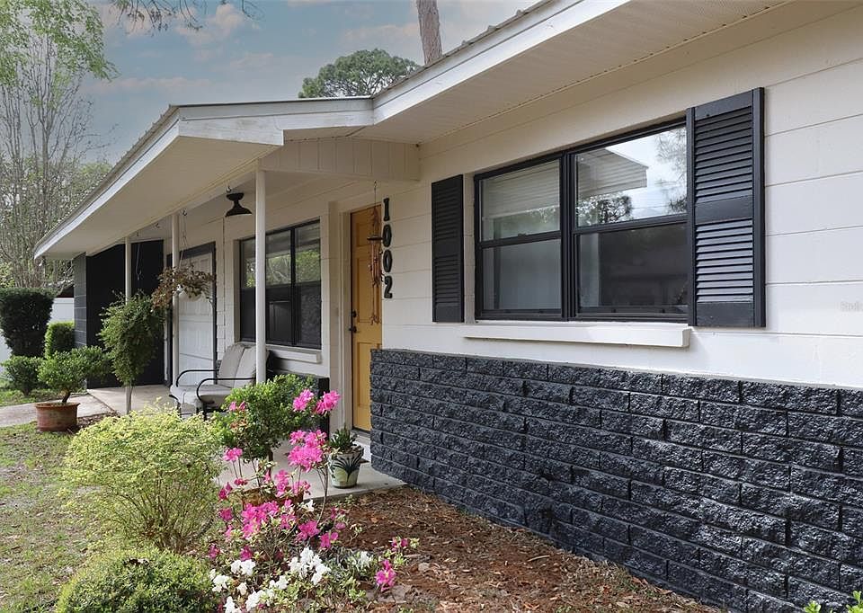 1st image of 1002 NE 19th Pl