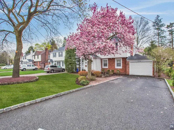 160 W Clinton Ave, Tenafly, NJ 07670