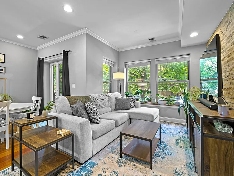 1949 W Leland Ave #1 — Photo 3