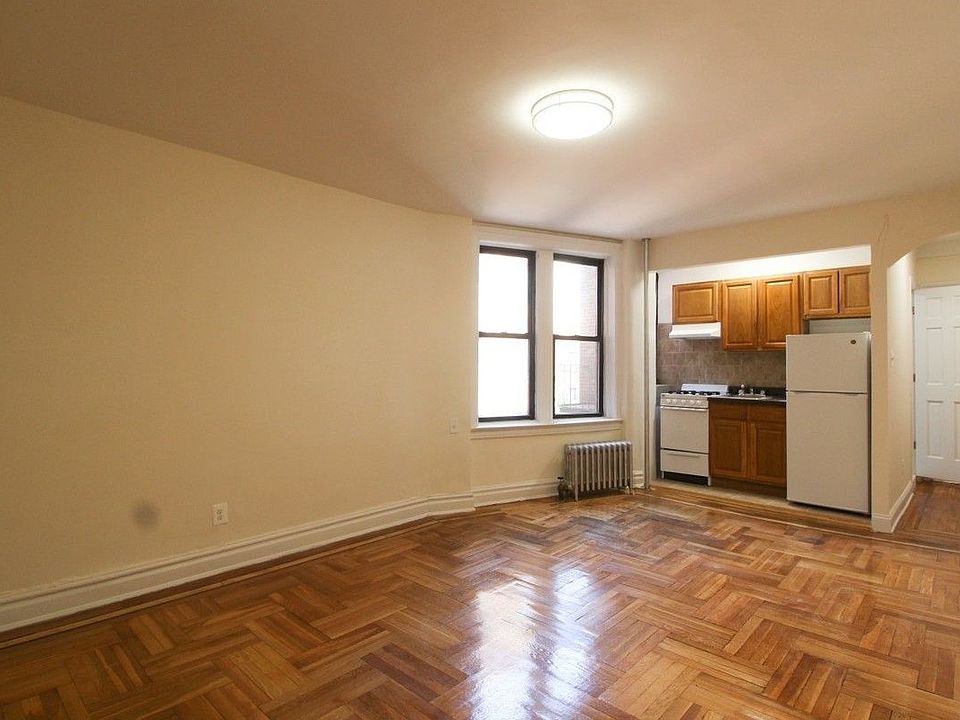 2nd image of 34-20 30th St #4L