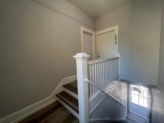 4th image of 213 E Park St #213