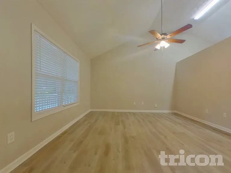 431 Bridgeport Pl — Photo 2