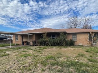 207 Lake Dr, Wills Point, TX 75169