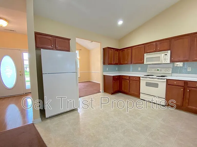 119 Speer St — Photo 3