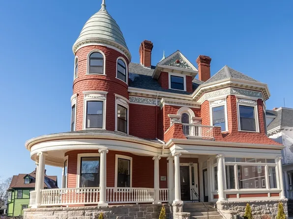 72 Belmont St, Fall River, MA