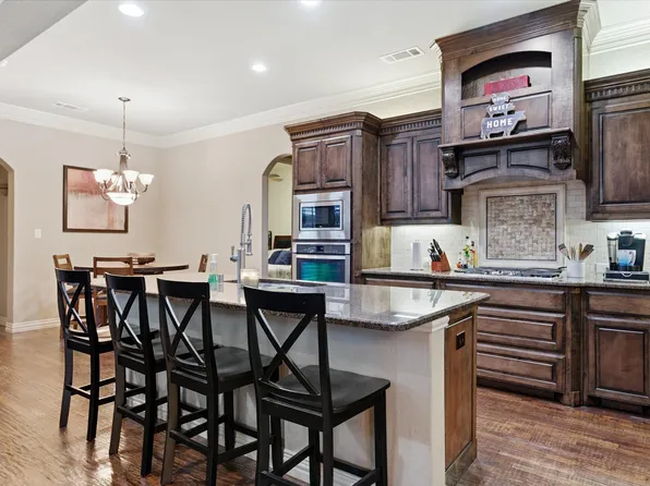 2115 N Hill Dr, Irving, TX 75038