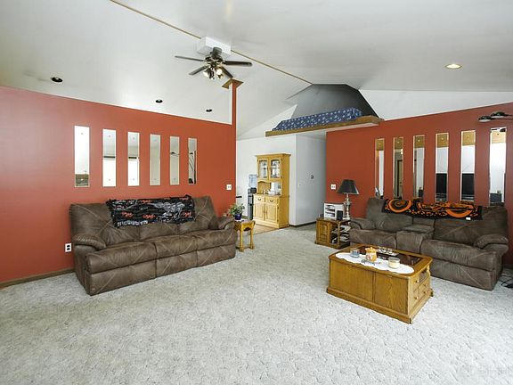 4790 cloverdale rd-105