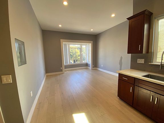 3rd image of 2053 Divisadero St APT 3