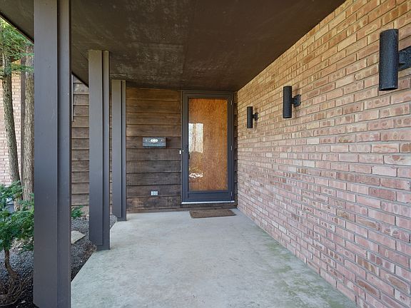2nd image of 1054 Marion Ave