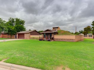 707 W 8th St, Idalou, TX 79329