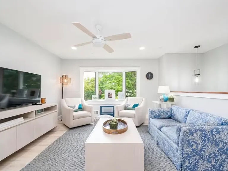 1227 Gardens Ave — Photo 4