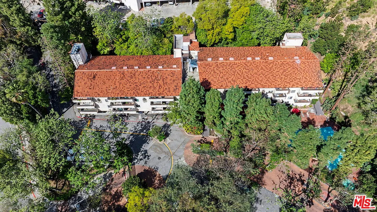 Building Photo - 2700 Cahuenga Blvd #1203