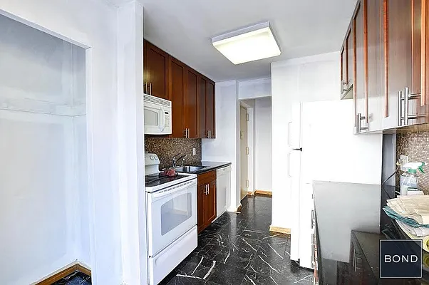 Rented by Bond New York | media 27