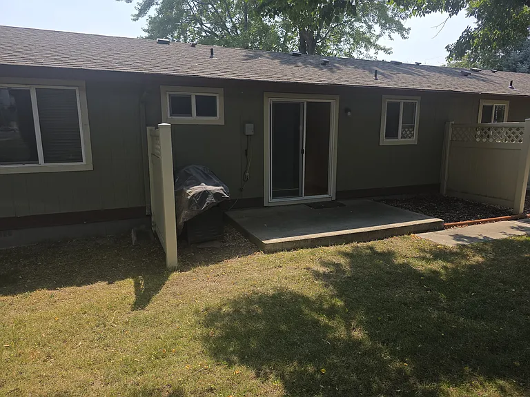 1657 S Robert St — Photo 16