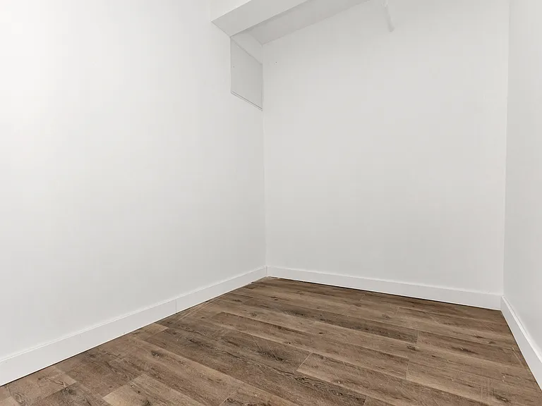 255 W 36th St #1007 — Photo 6