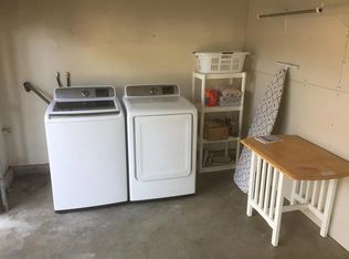 411 Burnham Rd, Oak View, CA 93022