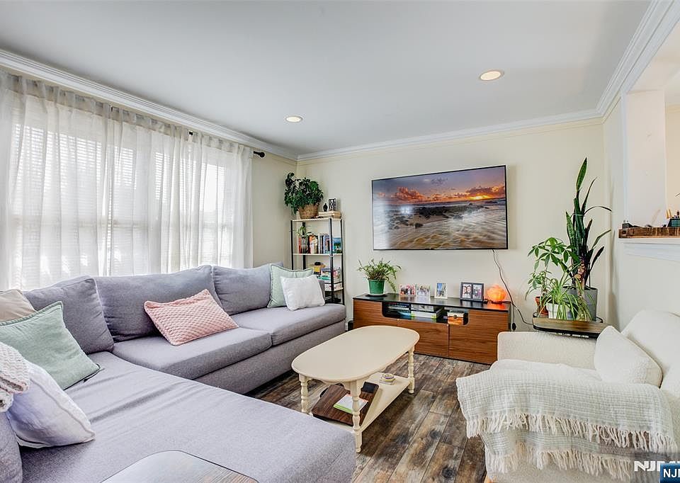 1st image of 46A Walnut Ave