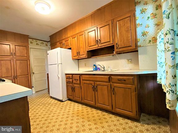 3rd image of 435 Fairview Ave