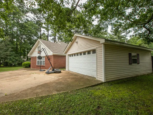 2290 Old Wolfe Rd, Caledonia, MS 39740