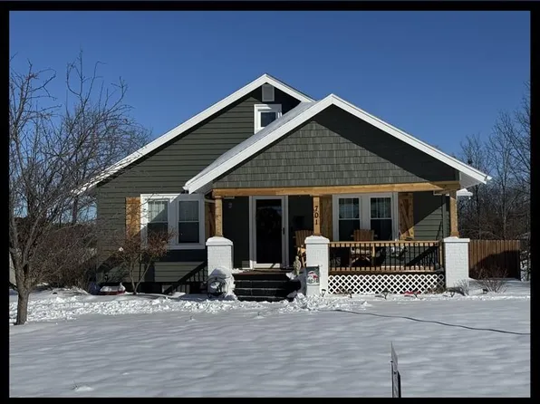 701 Sunset Dr, Macon, MO 63552
