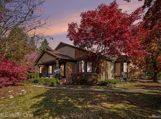 240 Meadow Lane Cir #54, Rochester, MI 48307