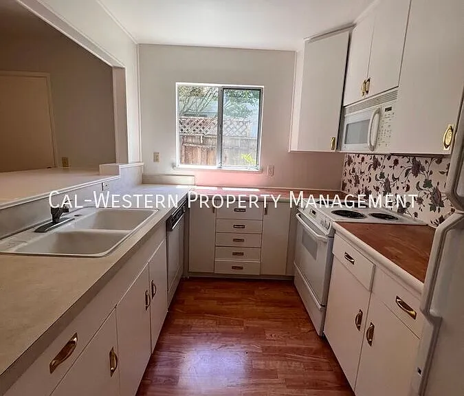 1143 Solana Dr — Photo 4