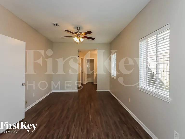 21219 Park Bluff Dr — Photo 8