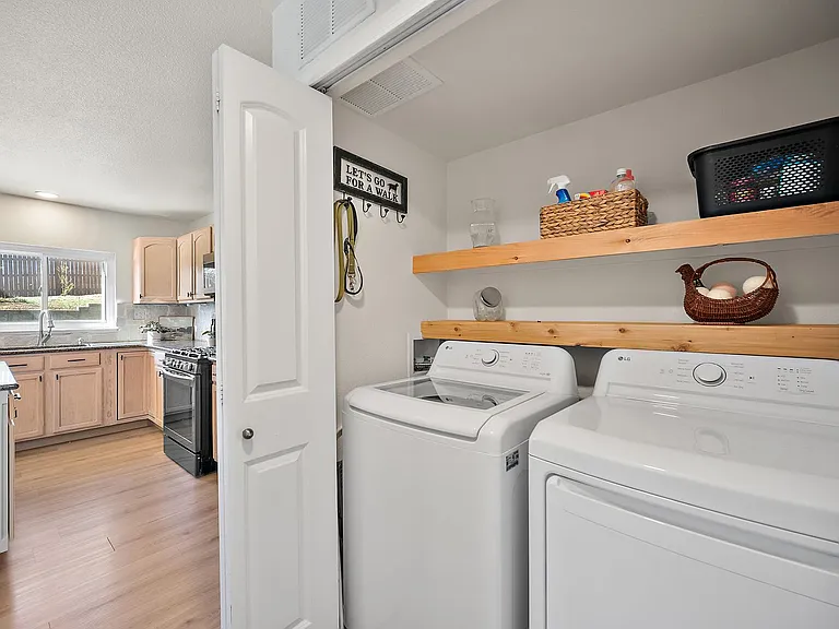 7323 Willowdale Dr — Photo 15
