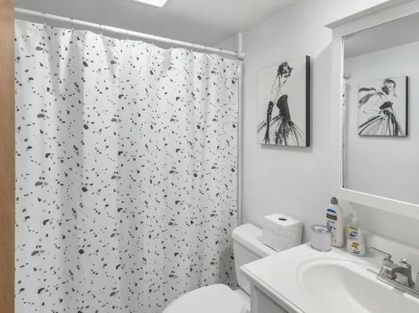 111 E Jolly Rd #59, Lansing, MI 48910