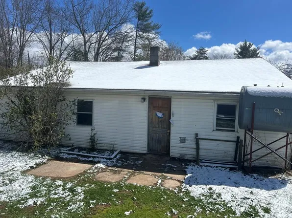 3857 Cruise Dr, Pulaski, VA 24301