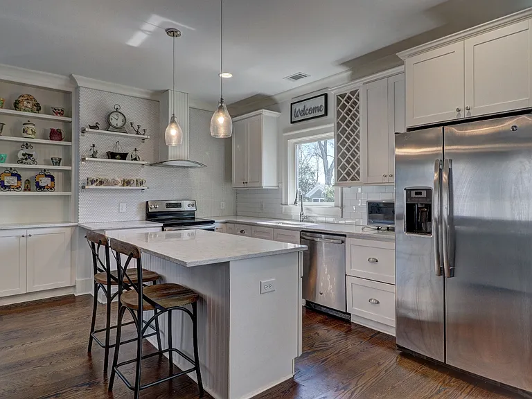 2972 Lookout Pl NE — Photo 3