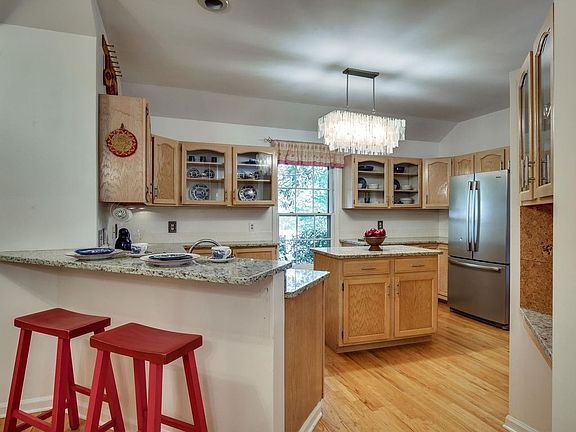 5th image of 2202 Pinehill Ct