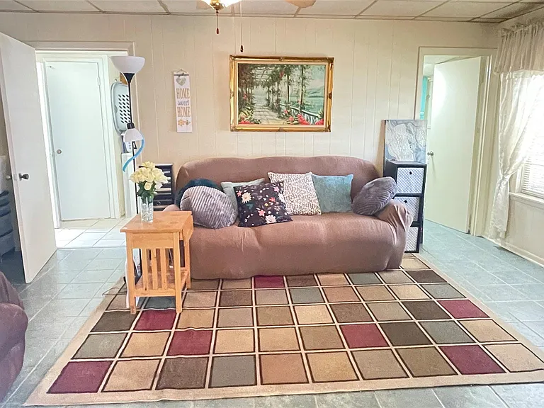17 Manor Way — Photo 6