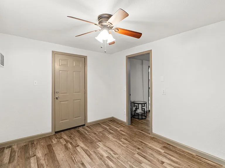 3106 N Zarzamora St — Photo 11