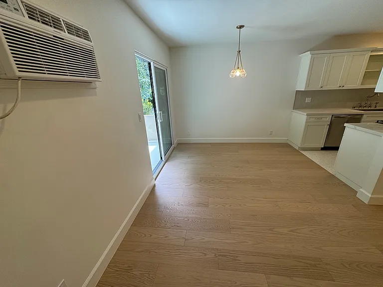 Primrose Ave — Photo 22