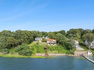 353 Harbor Dr, Centre Island, NY 11771