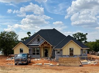 1097 Gonzollas Rd, Springtown, TX 76082