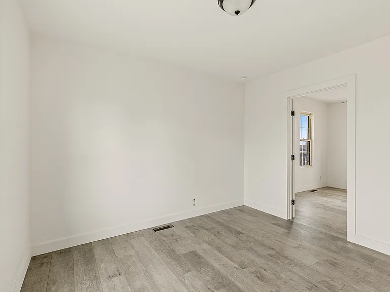 114 E Sherman Ave — Photo 14