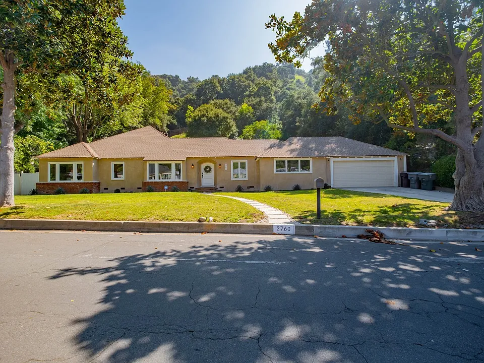 2760 E Glenoaks Blvd
