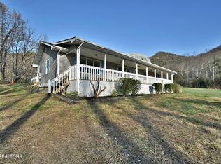 2737 Clabo Rd, Sevierville, TN 37862