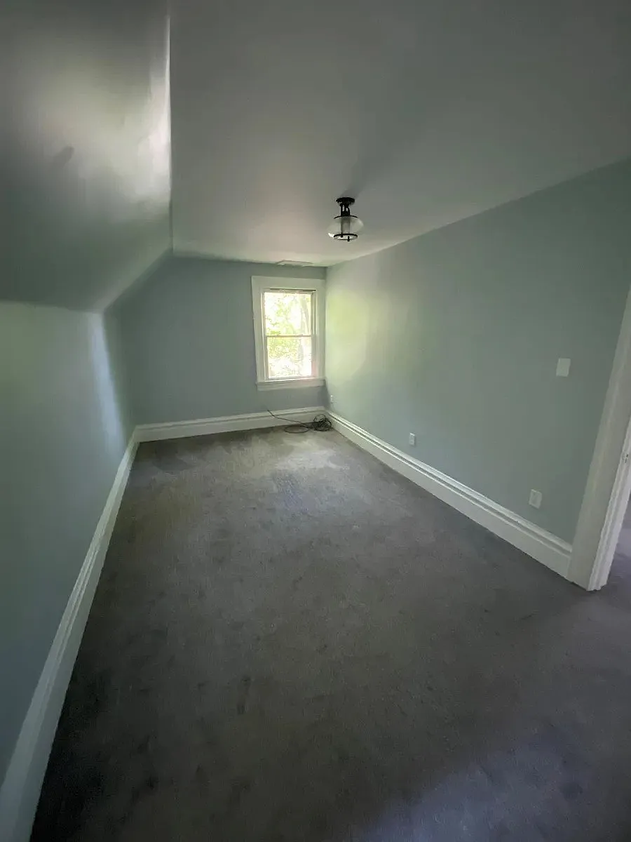 Building Photo - 646 Maple Ln #5