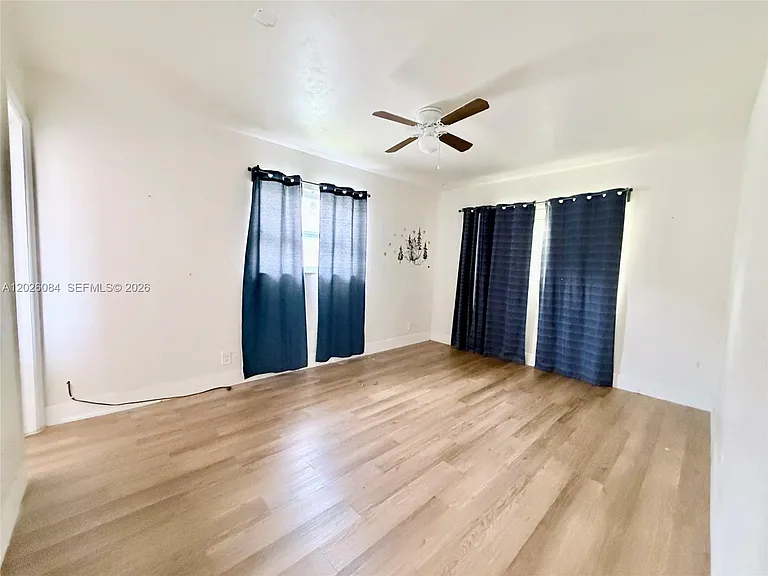 5180 SW 27th Ter — Photo 8