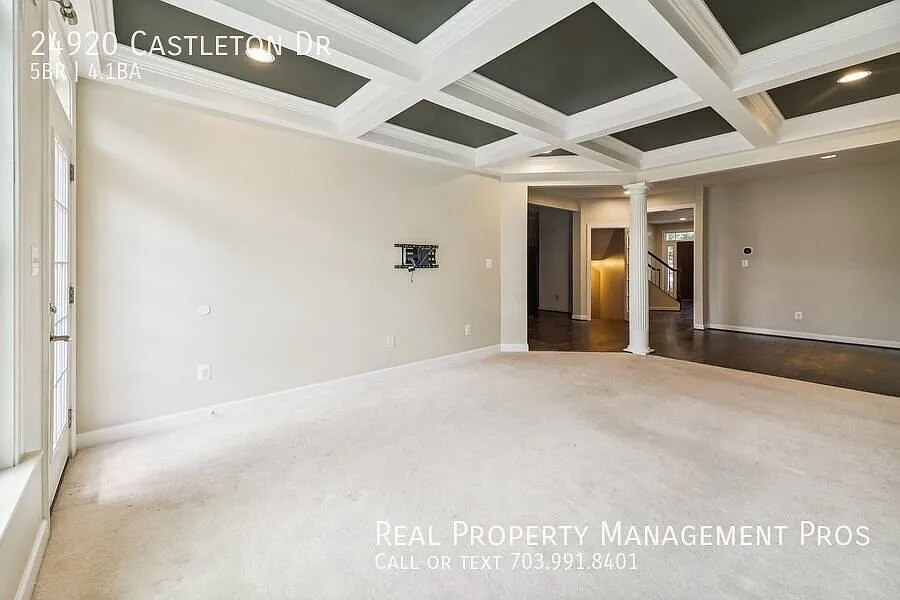 Coming Soon! Stunning 5 Bedroom 4.5 Bath Villa Style Town Home in Avonlea for rent! — Photo 4