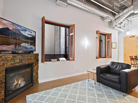 5th image of 601 Marquette Ave APT 604