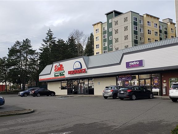 4th image of 3925 196th St SW