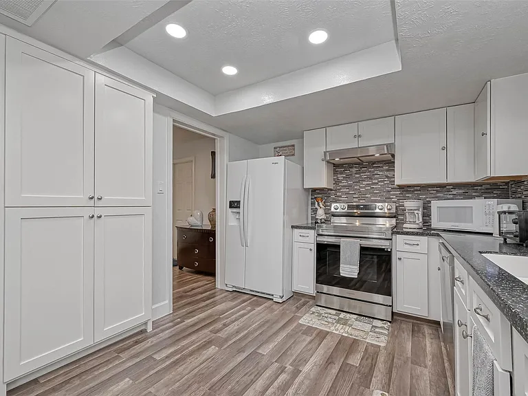 11618 Corona Ln — Photo 45
