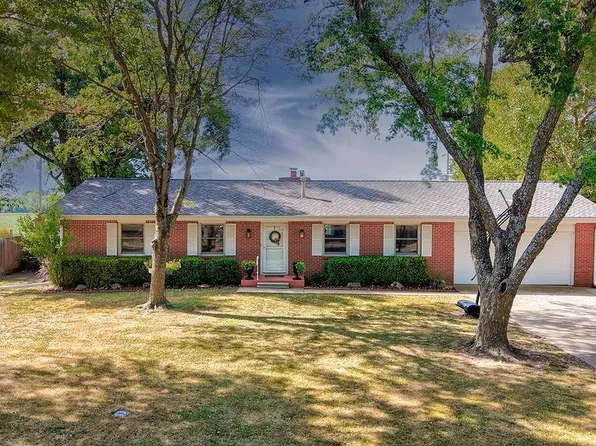 13 Fleetwood Dr, Winfield, KS 67156