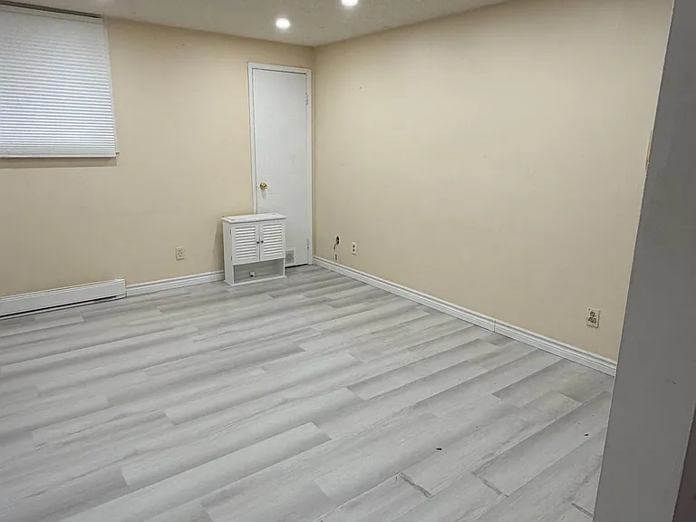 565 Greenfield Ave #902 — Photo 4