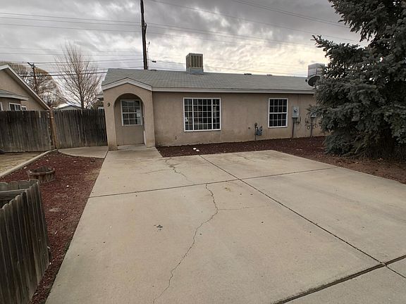 2nd image of 801 Hacienda Ln APT 9
